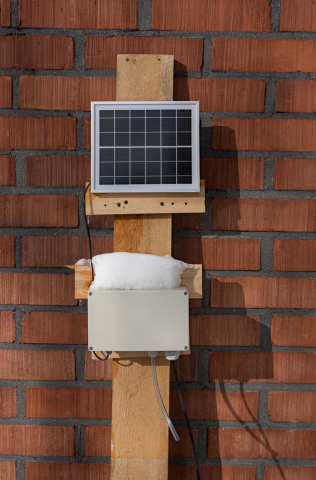 Air quality measuring station with solar panel environmental monitoring station consiting of small solar panel and plastic casing